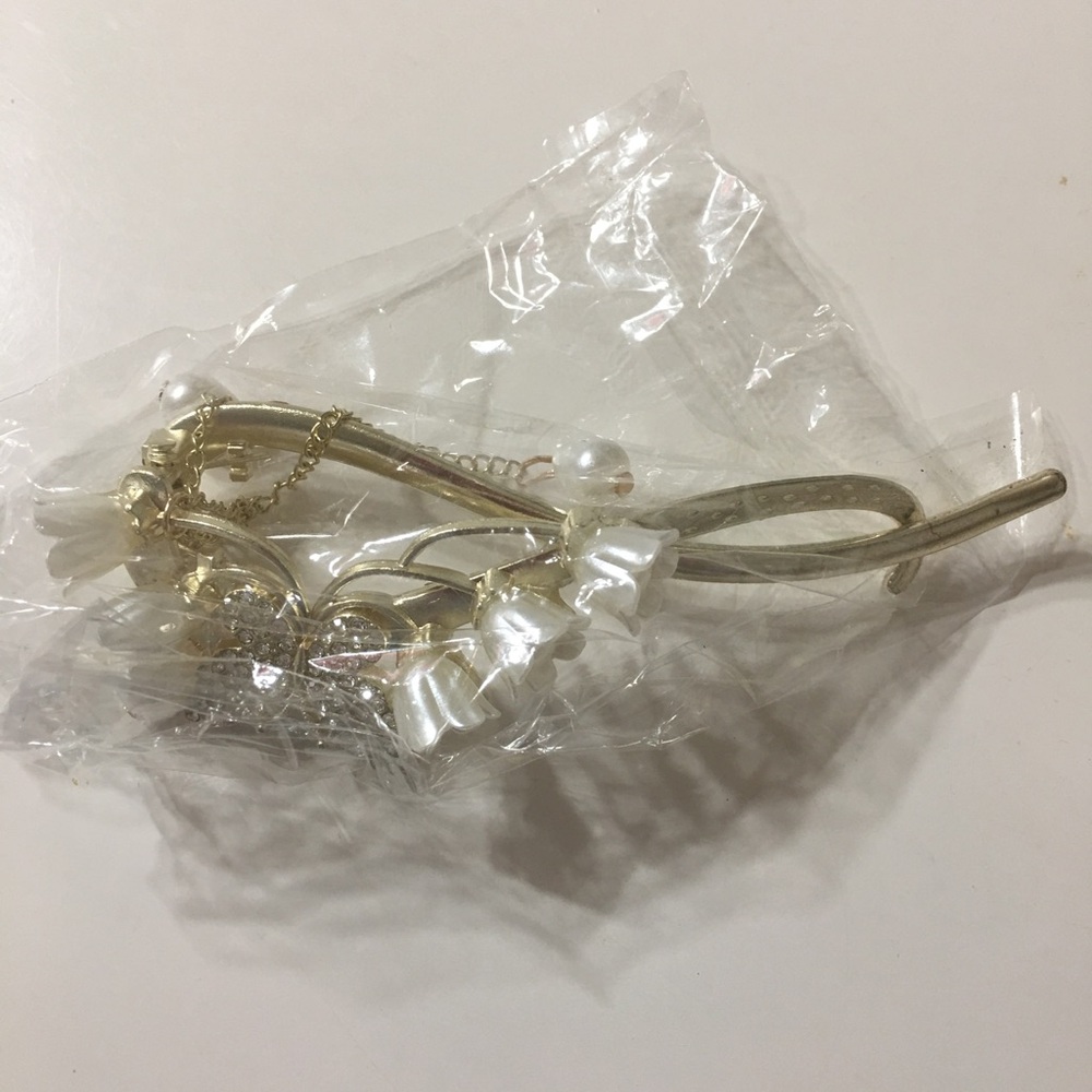 Lily of valley flower and butterfly twisted clip for hair accessories